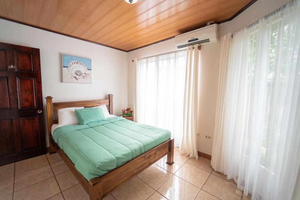Apartamentos Cristal Quepos Exteriér fotografie