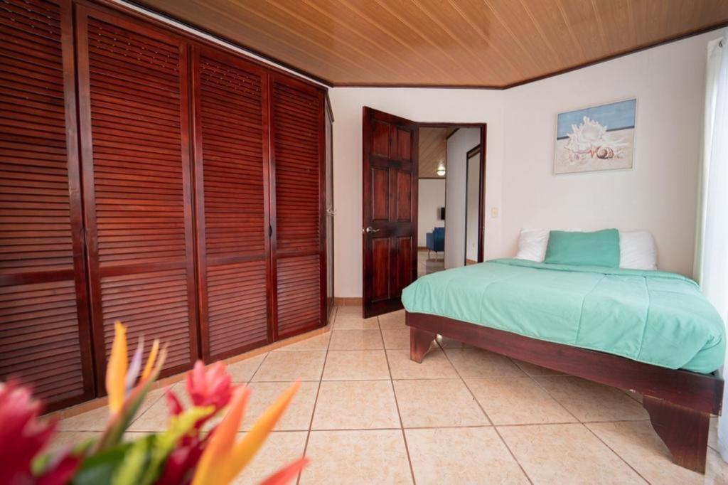 Apartamentos Cristal Quepos Exteriér fotografie