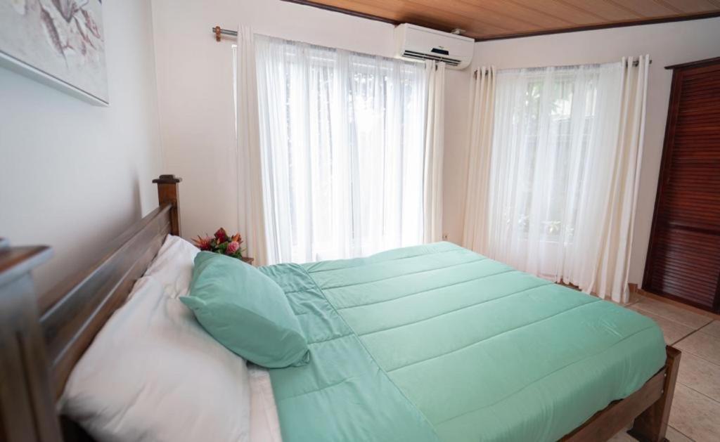 Apartamentos Cristal Quepos Exteriér fotografie